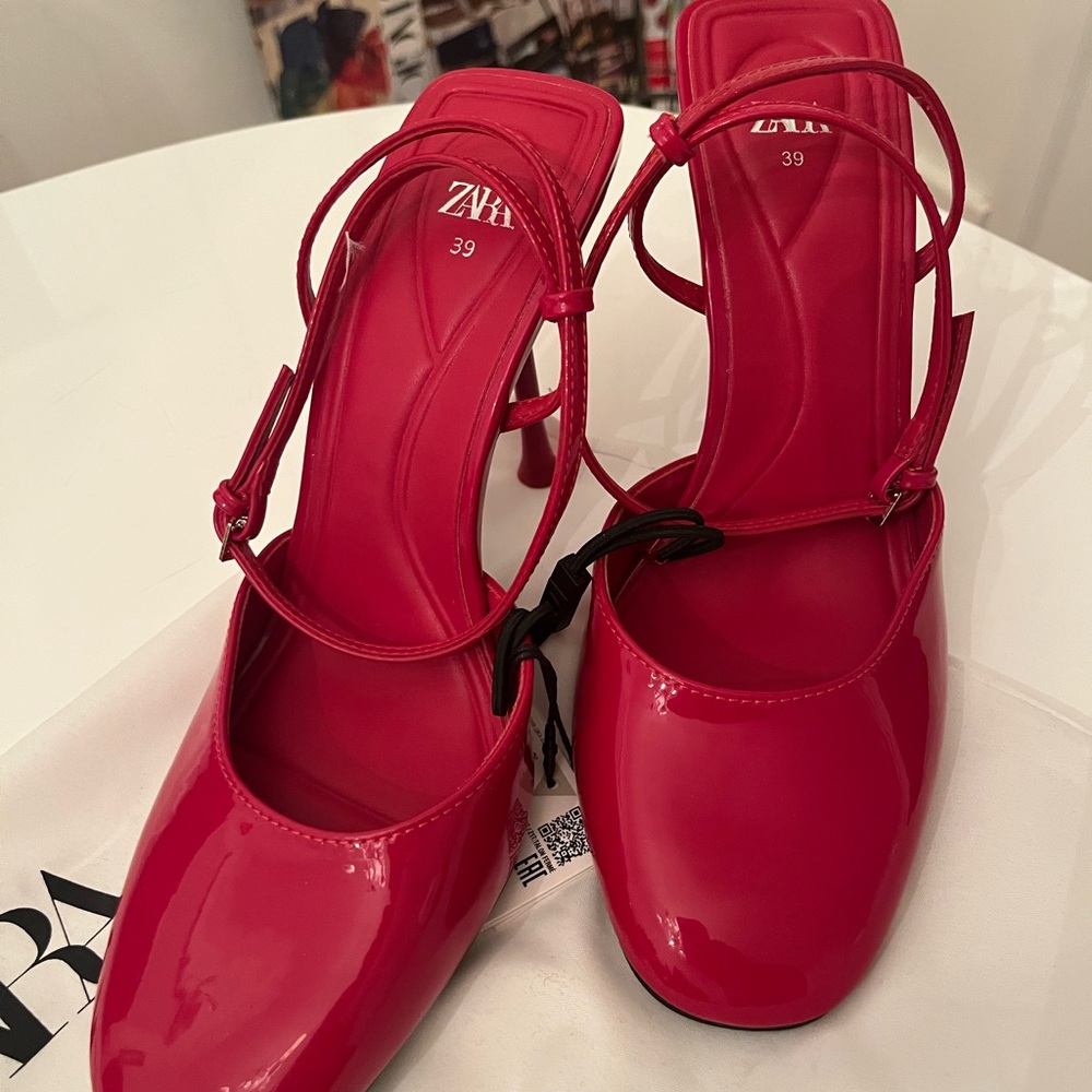 Zara Women's Red Strappy Heels - Size 39